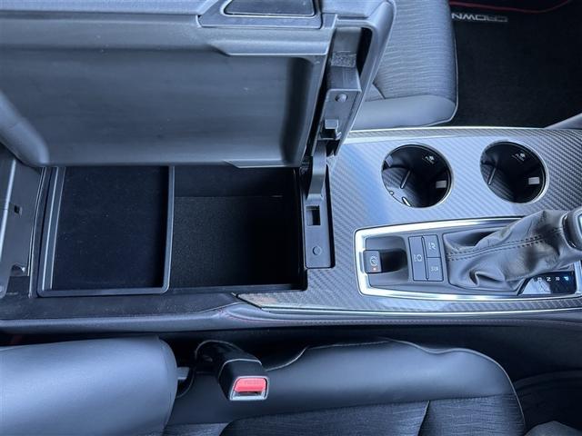 クラウンハイブリッド ＲＳ　フルセグ　メモリーナビ　ＤＶＤ再生　ミュージックプレイヤー接続可　バックカメラ　衝突被害軽減システム　ＥＴＣ　ＬＥＤヘッドランプ　ワンオーナー（25枚目）