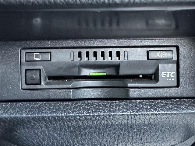エスクァイア ハイブリッドＧｉ　バックカメラ　衝突被害軽減システム　ＥＴＣ　両側電動スライド　ＬＥＤヘッドランプ　乗車定員７人　３列シート　ワンオーナー　フルエアロ　記録簿（8枚目）