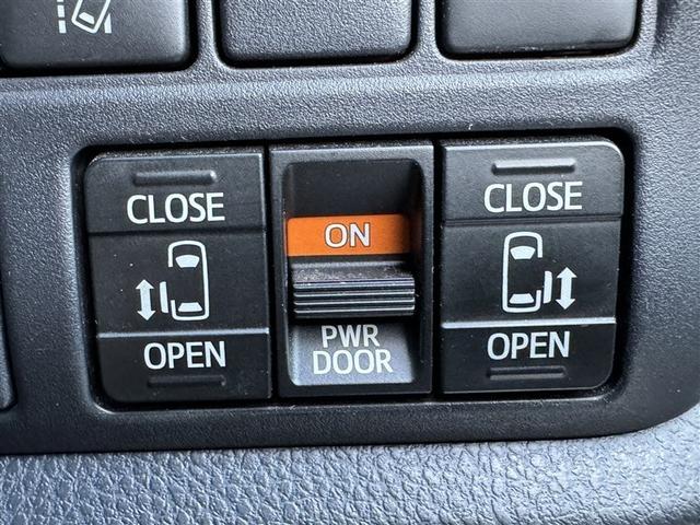 エスクァイア ハイブリッドＧｉ　バックカメラ　衝突被害軽減システム　ＥＴＣ　両側電動スライド　ＬＥＤヘッドランプ　乗車定員７人　３列シート　ワンオーナー　フルエアロ　記録簿（10枚目）