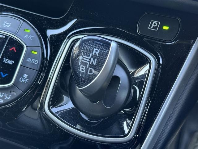 エスクァイア ハイブリッドＧｉ　バックカメラ　衝突被害軽減システム　ＥＴＣ　両側電動スライド　ＬＥＤヘッドランプ　乗車定員７人　３列シート　ワンオーナー　フルエアロ　記録簿（12枚目）