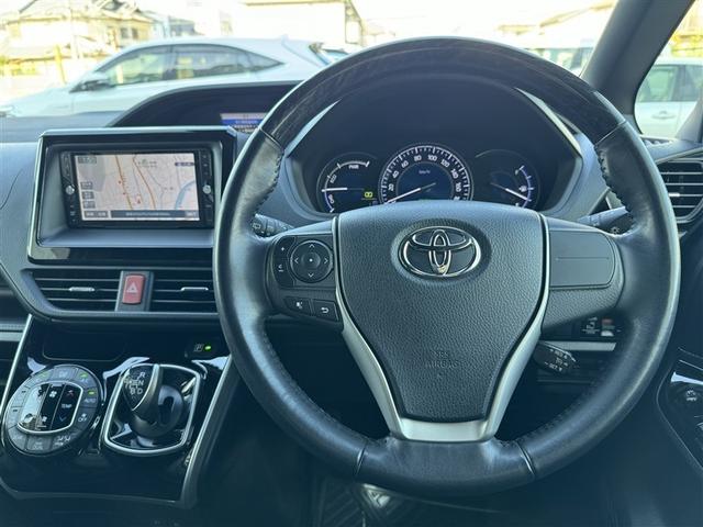 エスクァイア ハイブリッドＧｉ　バックカメラ　衝突被害軽減システム　ＥＴＣ　両側電動スライド　ＬＥＤヘッドランプ　乗車定員７人　３列シート　ワンオーナー　フルエアロ　記録簿（18枚目）