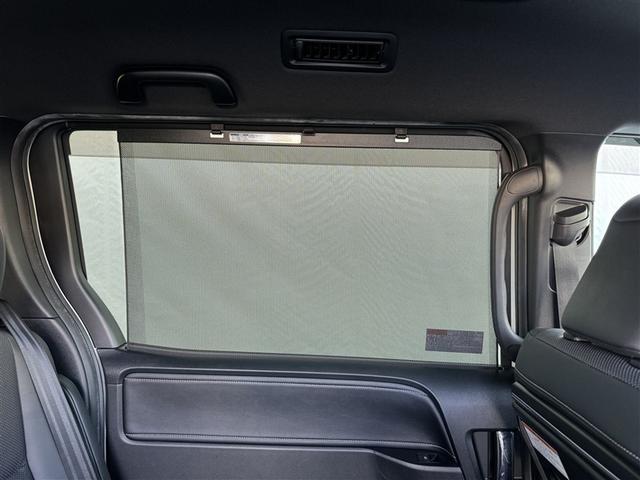 エスクァイア ハイブリッドＧｉ　バックカメラ　衝突被害軽減システム　ＥＴＣ　両側電動スライド　ＬＥＤヘッドランプ　乗車定員７人　３列シート　ワンオーナー　フルエアロ　記録簿（21枚目）