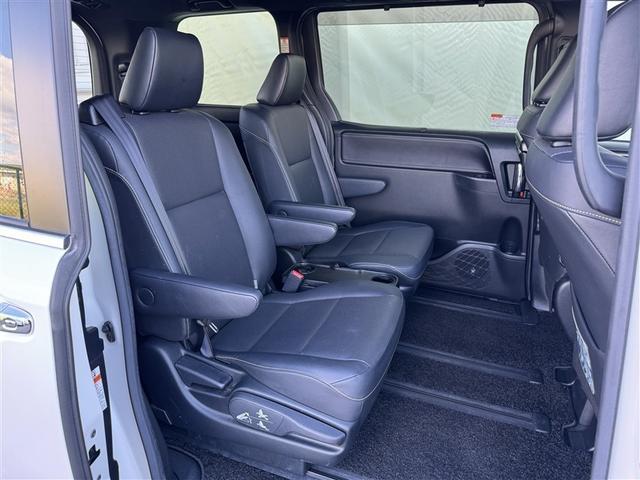 エスクァイア ハイブリッドＧｉ　バックカメラ　衝突被害軽減システム　ＥＴＣ　両側電動スライド　ＬＥＤヘッドランプ　乗車定員７人　３列シート　ワンオーナー　フルエアロ　記録簿（27枚目）