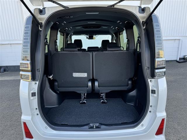 ヴォクシー ＺＳ　煌　フルセグ　メモリーナビ　ミュージックプレイヤー接続可　バックカメラ　衝突被害軽減システム　ＥＴＣ　ドラレコ　両側電動スライド　ＬＥＤヘッドランプ　ウオークスルー　乗車定員８人　３列シート（4枚目）