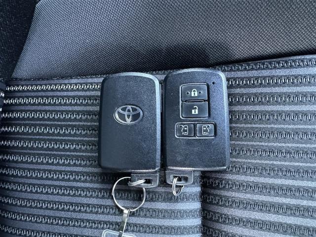 ヴォクシー ＺＳ　煌　フルセグ　メモリーナビ　ミュージックプレイヤー接続可　バックカメラ　衝突被害軽減システム　ＥＴＣ　ドラレコ　両側電動スライド　ＬＥＤヘッドランプ　ウオークスルー　乗車定員８人　３列シート（12枚目）