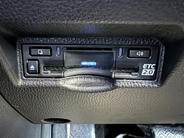 ヴォクシー ハイブリッドＳ－Ｚ　フルセグ　メモリーナビ　ＤＶＤ再生　ミュージックプレイヤー接続可　バックカメラ　衝突被害軽減システム　ＥＴＣ　両側電動スライド　ＬＥＤヘッドランプ　乗車定員７人　３列シート　ワンオーナー　記録簿（9枚目）