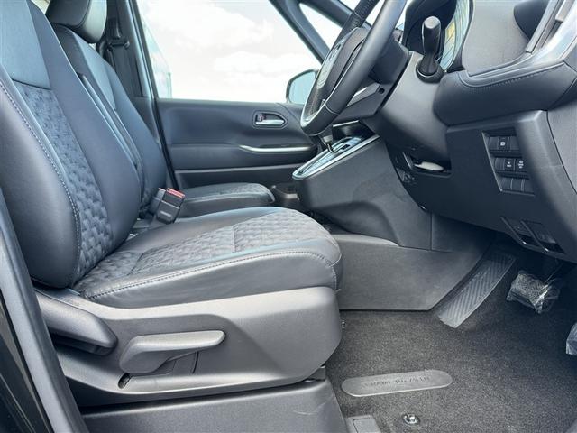 ヴォクシー ハイブリッドＳ－Ｚ　フルセグ　メモリーナビ　ＤＶＤ再生　ミュージックプレイヤー接続可　バックカメラ　衝突被害軽減システム　ＥＴＣ　両側電動スライド　ＬＥＤヘッドランプ　乗車定員７人　３列シート　ワンオーナー　記録簿（26枚目）