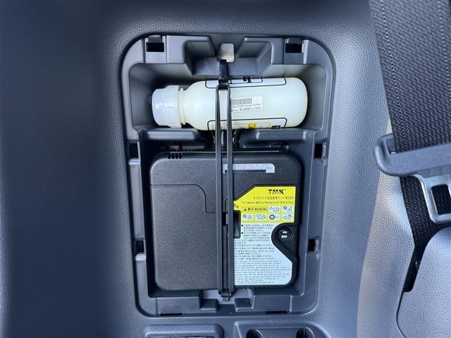 ヴォクシー ハイブリッドＳ－Ｚ　フルセグ　メモリーナビ　ＤＶＤ再生　ミュージックプレイヤー接続可　バックカメラ　衝突被害軽減システム　ＥＴＣ　両側電動スライド　ＬＥＤヘッドランプ　乗車定員７人　３列シート　ワンオーナー　記録簿（30枚目）