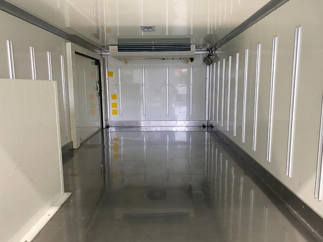 ダイナトラック 　冷蔵冷凍車　設定温度マイナス７℃から３０℃（9枚目）