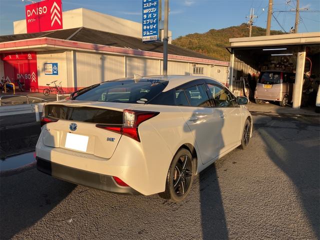 プリウス Ｓ　純正ナビ・Ｂｌｕｅｔｏｏｔｈ接続可・テレビキャンセラー・禁煙車・前後ドライブレコーダー・アイドリングストップ・ＥＴＣ・スマートキー（5枚目）