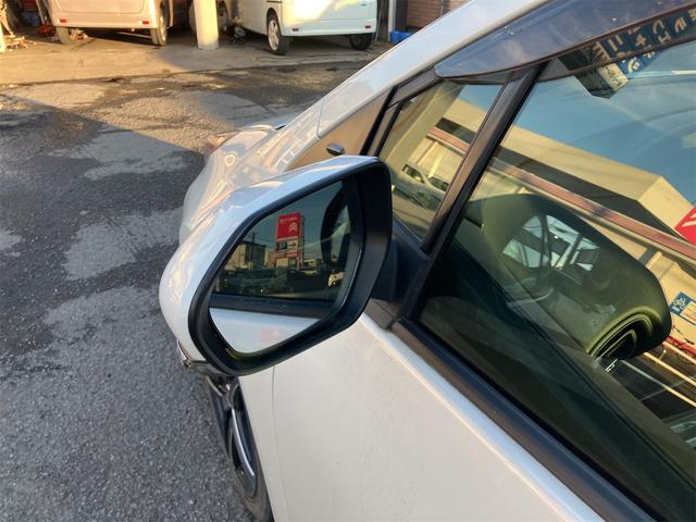 プリウス Ｓ　純正ナビ・Ｂｌｕｅｔｏｏｔｈ接続可・テレビキャンセラー・禁煙車・前後ドライブレコーダー・アイドリングストップ・ＥＴＣ・スマートキー（12枚目）