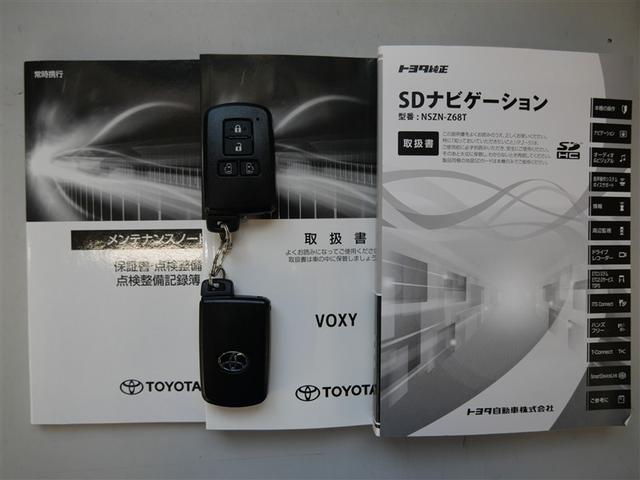 ヴォクシー ZS 煌III フルセグ メモリーナビ DVD再生 ミュージックプレイヤー接続可 バックカメラ 衝突被害軽減システム ETC 両側電動スライド LEDヘッドランプ ウオークスルー 乗車定員7人 3列シート フルエアロ(27枚目)