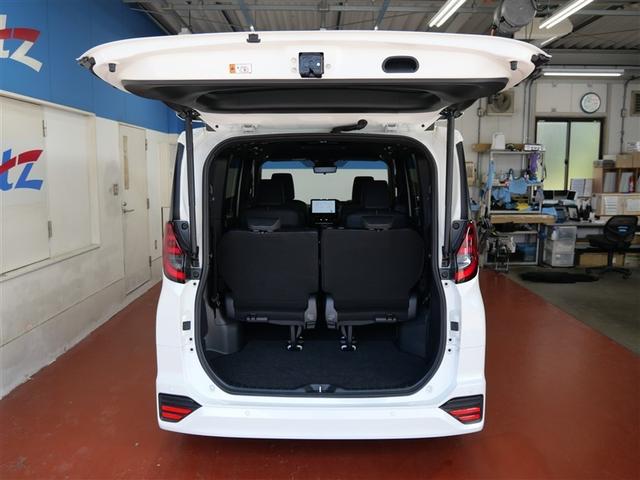 ノア Ｓ－Ｚ　フルセグ　メモリーナビ　ＤＶＤ再生　ミュージックプレイヤー接続可　後席モニター　バックカメラ　衝突被害軽減システム　ＥＴＣ　両側電動スライド　ＬＥＤヘッドランプ　乗車定員７人　３列シート　ワンオーナー（10枚目）