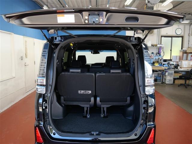 ヴォクシー ＺＳ　煌ＩＩＩ　フルセグ　メモリーナビ　ＤＶＤ再生　ミュージックプレイヤー接続可　バックカメラ　衝突被害軽減システム　ＥＴＣ　ドラレコ　両側電動スライド　ＬＥＤヘッドランプ　ウオークスルー　乗車定員８人　３列シート（10枚目）