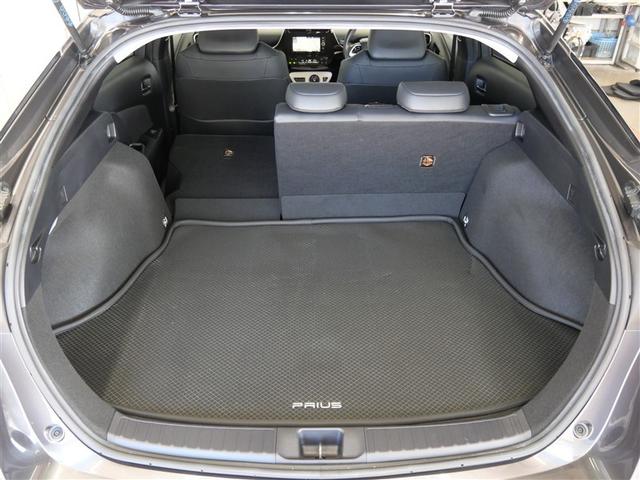 プリウス Ｓツーリングセレクション　４ＷＤ　フルセグ　メモリーナビ　ＤＶＤ再生　ミュージックプレイヤー接続可　バックカメラ　衝突被害軽減システム　ＥＴＣ　ドラレコ　ＬＥＤヘッドランプ　ワンオーナー（11枚目）