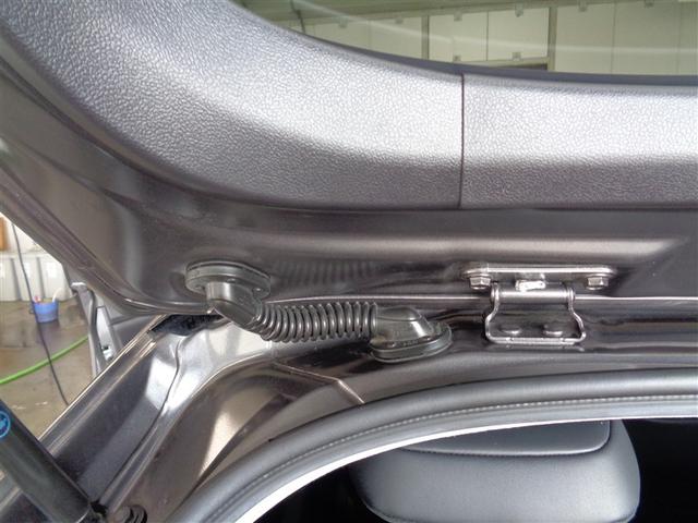 プリウス Ｓツーリングセレクション　４ＷＤ　フルセグ　メモリーナビ　ＤＶＤ再生　ミュージックプレイヤー接続可　バックカメラ　衝突被害軽減システム　ＥＴＣ　ドラレコ　ＬＥＤヘッドランプ　ワンオーナー（28枚目）