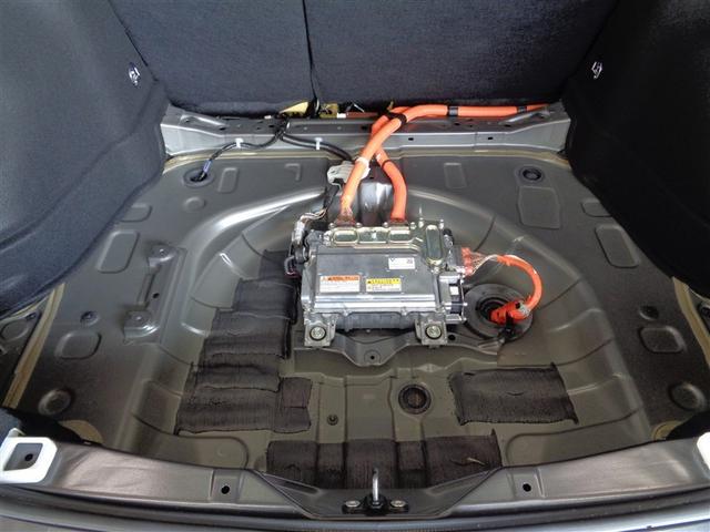 プリウス Ｓツーリングセレクション　４ＷＤ　フルセグ　メモリーナビ　ＤＶＤ再生　ミュージックプレイヤー接続可　バックカメラ　衝突被害軽減システム　ＥＴＣ　ドラレコ　ＬＥＤヘッドランプ　ワンオーナー（29枚目）