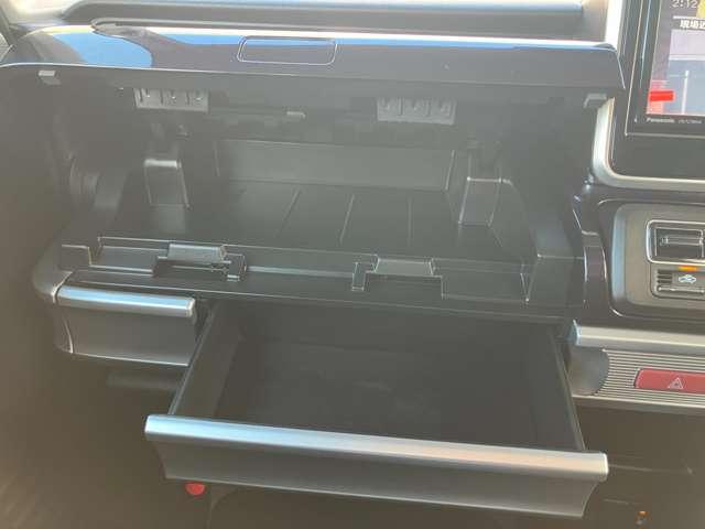 �Ԍ��؂Ȃǂ����[�ł����^�̃O���[�u�{�b�N�X�́A�g��������悭�𗧂��܂��I