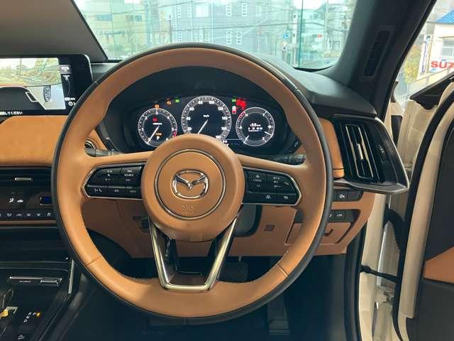 �l�ԍH�w����g���Đ݌v���ꂽ�^�]�Ȃ́A�n���h������肪�͂��₷���ʒu�ɃX�C�b�`�ނ��z�u����A�����O�h���C�u�Ȃǂ����K�Ɋy���߂܂��B