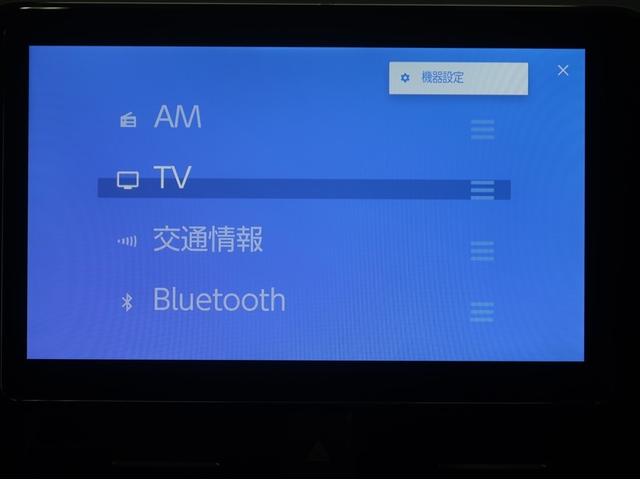 ヴォクシー ハイブリッドＳ－Ｚ　パワーウィンドウ　ＤＶＤ再生機能　インテリキー　横滑防止装置　地デジＴＶ　アクティブクルーズコントロール　フルオートエアコン　リアカメラ　エアバッグ　ＡＢＳ　１００Ｖ充電　ナビＴＶ　ＷＡＣ　キーレス（10枚目）