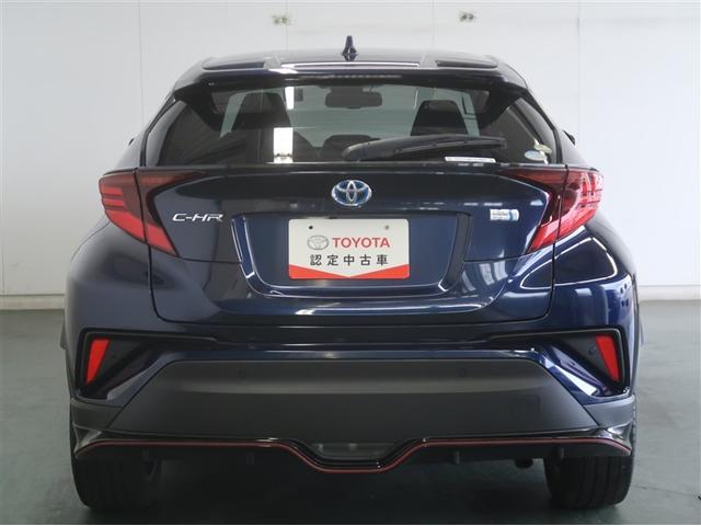 広々とした車内空間に優れた燃費性能。更にデザインも上質で人気のお車です！