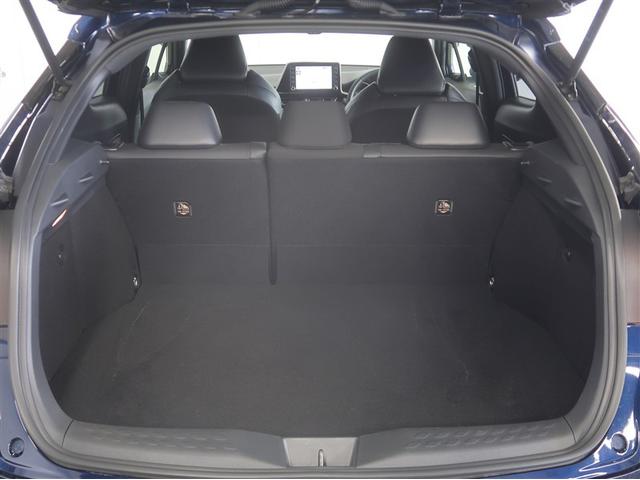 開口部の広いラゲージスペースは、ゴルフバック等の荷物も楽々積み込めます。