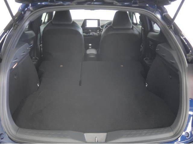 シートアレンジ次第で様々な用途で使えるラゲッジスペース♪