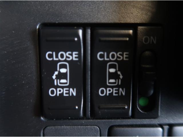 両側パワースライドドア付きだから、狭い駐車スペース等での乗り降り楽々！小さなお子様のいるご家庭には嬉しい装備。