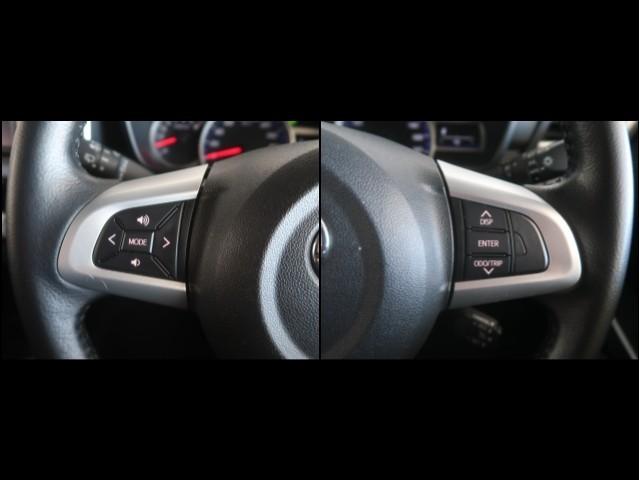 ステアリングスイッチ付き。前方から目を離すことなく操作することが可能です。