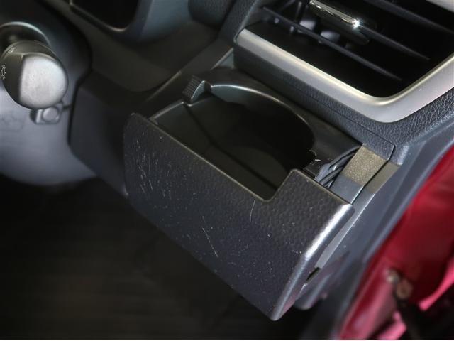 ドリンクホルダー付きです。ドリンクホルダーとしては勿論、スマホや長財布を収納することだって出来ますよ。