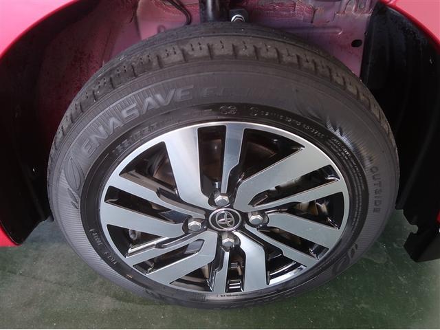 スポーティな印象を与える純正ホイールです。何処までも走って行来たくなるようなデザインですね♪