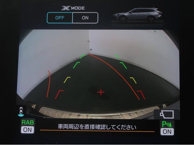 バックガイドモニターで、後方を確認しながら安心して駐車することが出来ます。運転初心者も熟練者も必須の機能ですよ！