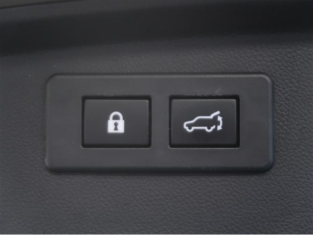 後ろが狭くてもサッと積める。途中で止められる安心のバックドア。後ろの駐車スペースが狭い時に重宝しますよ♪