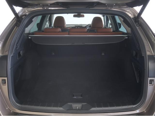 開口部の広いラゲージスペースは、ゴルフバック等の荷物も楽々積み込めます。