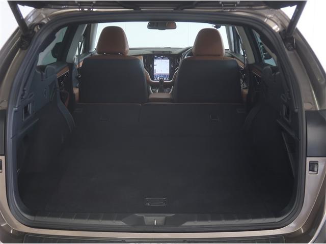 ワゴンならではの広々としたラゲージスペースを備えています。ライフスタイルに合わせて色々な物を積み込めます！