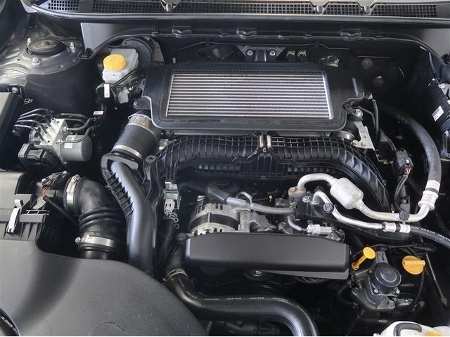 普段はあまり見ないエンジンルーム内も綺麗に仕上げています。見えない所も清潔に保ちたいですよね。