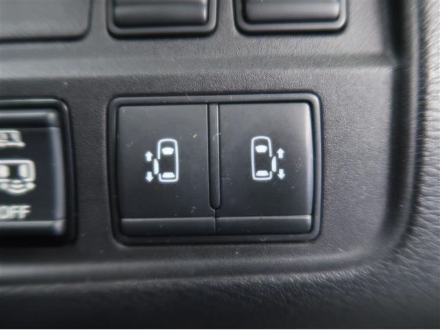 両側パワースライドドア付きだから、狭い駐車スペース等での乗り降り楽々！小さなお子様のいるご家庭には嬉しい装備。