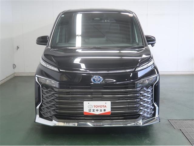 ヴォクシー ハイブリッドＳ－Ｚ　パワーウィンドウ　ＤＶＤ再生機能　インテリキー　横滑防止装置　地デジＴＶ　アクティブクルーズコントロール　１オナ　フルオートエアコン　リアカメラ　エアバッグ　ＡＢＳ　１００Ｖ充電　ナビＴＶ　ＷＡＣ（4枚目）