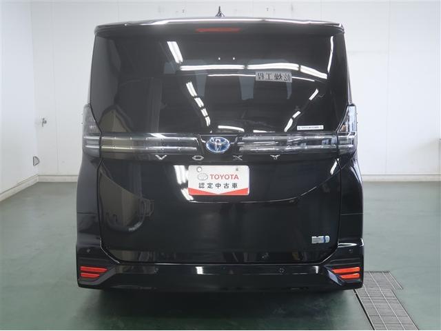 ヴォクシー ハイブリッドＳ－Ｚ　パワーウィンドウ　ＤＶＤ再生機能　インテリキー　横滑防止装置　地デジＴＶ　アクティブクルーズコントロール　１オナ　フルオートエアコン　リアカメラ　エアバッグ　ＡＢＳ　１００Ｖ充電　ナビＴＶ　ＷＡＣ（5枚目）