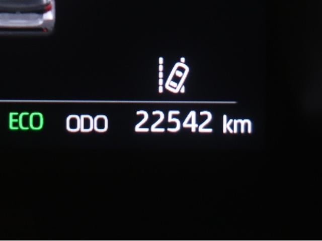 ヤリス ハイブリッドＧ　ＬＥＤライト　アルミホイール　Ｉストップ　サイドエアバッグ　スマートキ　ナビ　Ｂモニター　ドライブレコーダー　ＥＴＣ車載器　横滑り防止装置　クルコン　セキュリティアラーム　メディアプレイヤー接続（8枚目）