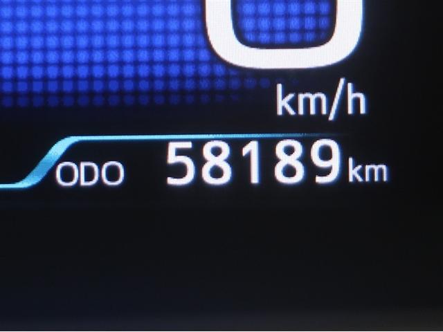 プリウス Sセーフティプラス 衝突回避システム エアロ Bモニター LEDライト クルコン ETC装備 スマートKEY ナビTV イモビライザー 横滑り防止機能 PW カーテンエアバッグ キーレスエントリー オ-トエアコン アルミ(10枚目)