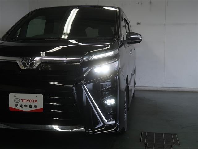 ヴォクシー ＺＳ　煌ＩＩＩ　プリクラッシュ　スマートキ　アイスト　ＤＶＤ再生機能　横滑り防止装置　ナビＴＶ　アルミ　三列シート　ＷＡＣ　盗難防止　オートエアコン　キーレス　ＥＴＣ装備　パワステ　メモリナビ　クルコン　ＡＢＳ（28枚目）