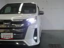 LEDヘッドライトです。デザイン性が良くとても明るいので、夜間の走行や悪天候でも安心です。しかも長寿命!