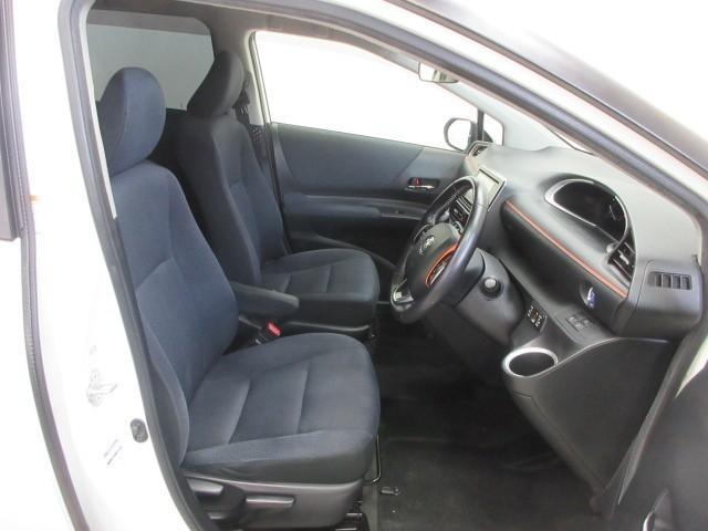 シエンタ ハイブリッドＧ　フルセグ　メモリーナビ　ＤＶＤ再生　バックカメラ　衝突被害軽減システム　ＥＴＣ　両側電動スライド　ＬＥＤヘッドランプ　乗車定員７人（24枚目）