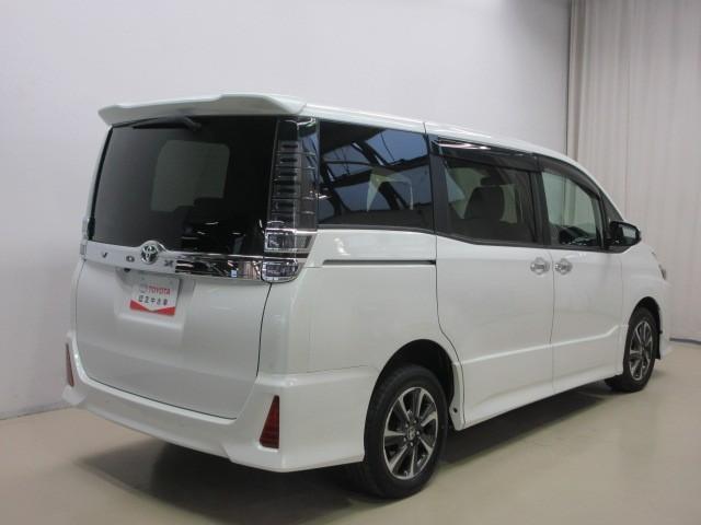 ヴォクシー ＺＳ　煌ＩＩＩ　４ＷＤ　フルセグ　メモリーナビ　ＤＶＤ再生　後席モニター　バックカメラ　衝突被害軽減システム　ＥＴＣ　両側電動スライド　ＬＥＤヘッドランプ　乗車定員７人　３列シート　アイドリングストップ（5枚目）