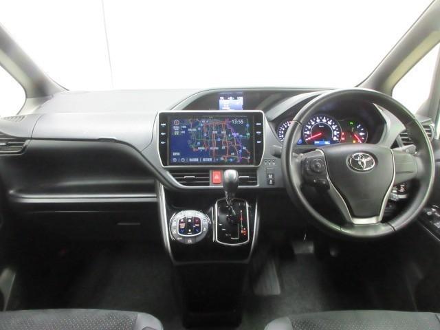 ヴォクシー ＺＳ　煌ＩＩＩ　４ＷＤ　フルセグ　メモリーナビ　ＤＶＤ再生　後席モニター　バックカメラ　衝突被害軽減システム　ＥＴＣ　両側電動スライド　ＬＥＤヘッドランプ　乗車定員７人　３列シート　アイドリングストップ（6枚目）