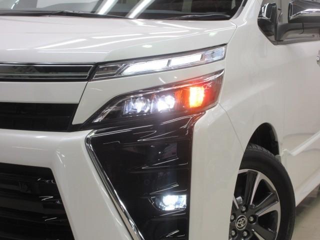 ヴォクシー ＺＳ　煌ＩＩＩ　４ＷＤ　フルセグ　メモリーナビ　ＤＶＤ再生　後席モニター　バックカメラ　衝突被害軽減システム　ＥＴＣ　両側電動スライド　ＬＥＤヘッドランプ　乗車定員７人　３列シート　アイドリングストップ（7枚目）