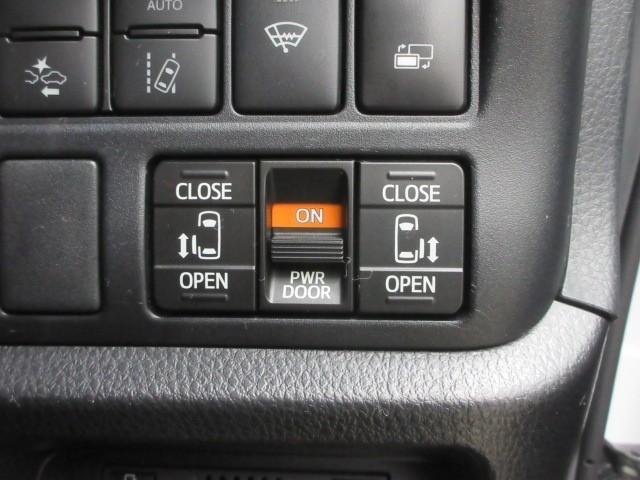 ヴォクシー ＺＳ　煌ＩＩＩ　４ＷＤ　フルセグ　メモリーナビ　ＤＶＤ再生　後席モニター　バックカメラ　衝突被害軽減システム　ＥＴＣ　両側電動スライド　ＬＥＤヘッドランプ　乗車定員７人　３列シート　アイドリングストップ（10枚目）