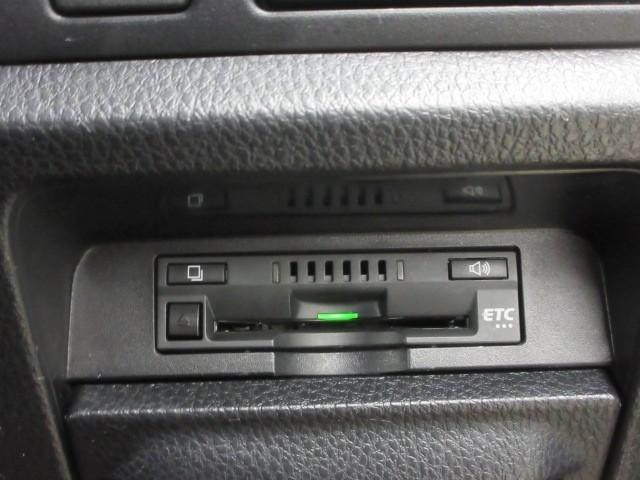 ヴォクシー ＺＳ　煌ＩＩＩ　４ＷＤ　フルセグ　メモリーナビ　ＤＶＤ再生　後席モニター　バックカメラ　衝突被害軽減システム　ＥＴＣ　両側電動スライド　ＬＥＤヘッドランプ　乗車定員７人　３列シート　アイドリングストップ（16枚目）