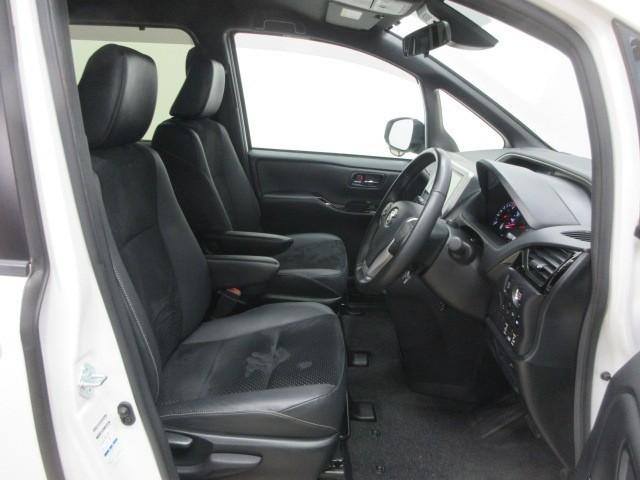 ヴォクシー ＺＳ　煌ＩＩＩ　４ＷＤ　フルセグ　メモリーナビ　ＤＶＤ再生　後席モニター　バックカメラ　衝突被害軽減システム　ＥＴＣ　両側電動スライド　ＬＥＤヘッドランプ　乗車定員７人　３列シート　アイドリングストップ（26枚目）